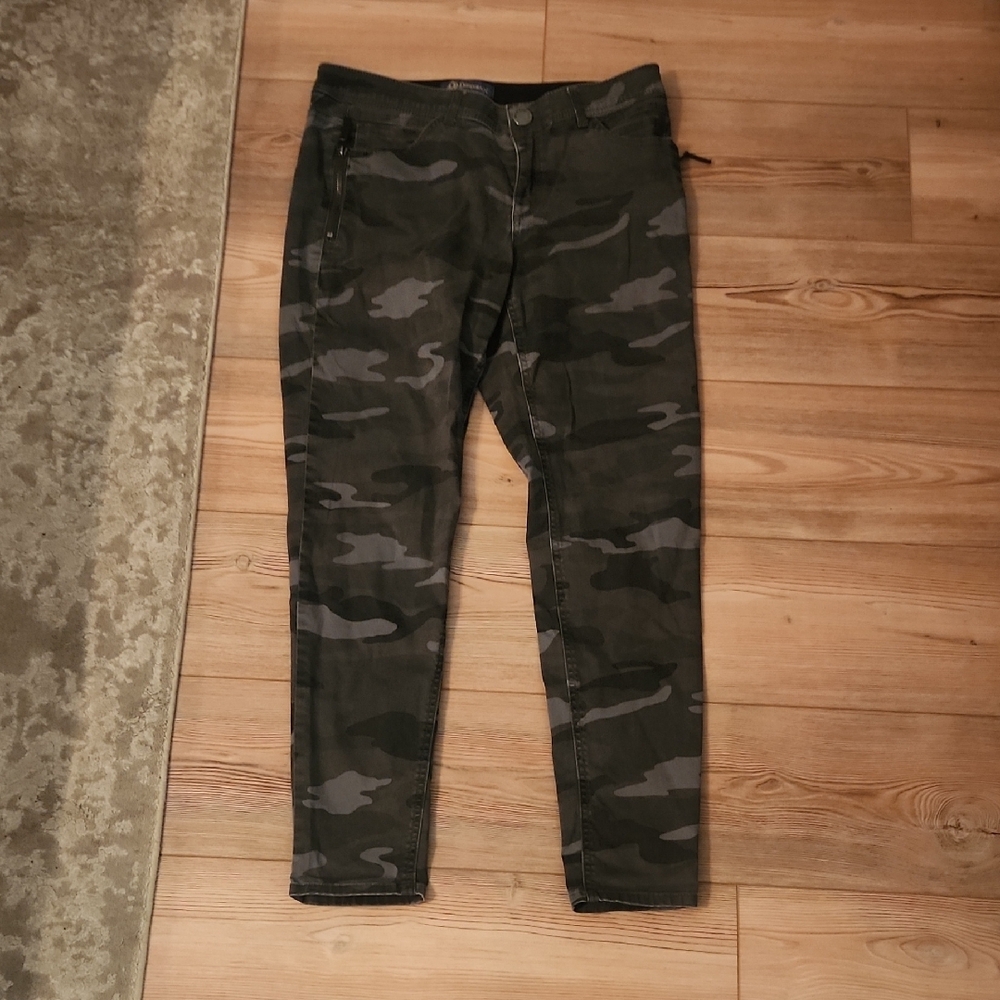 Democracy Green and Black Skinny Jeans Camouflage Style